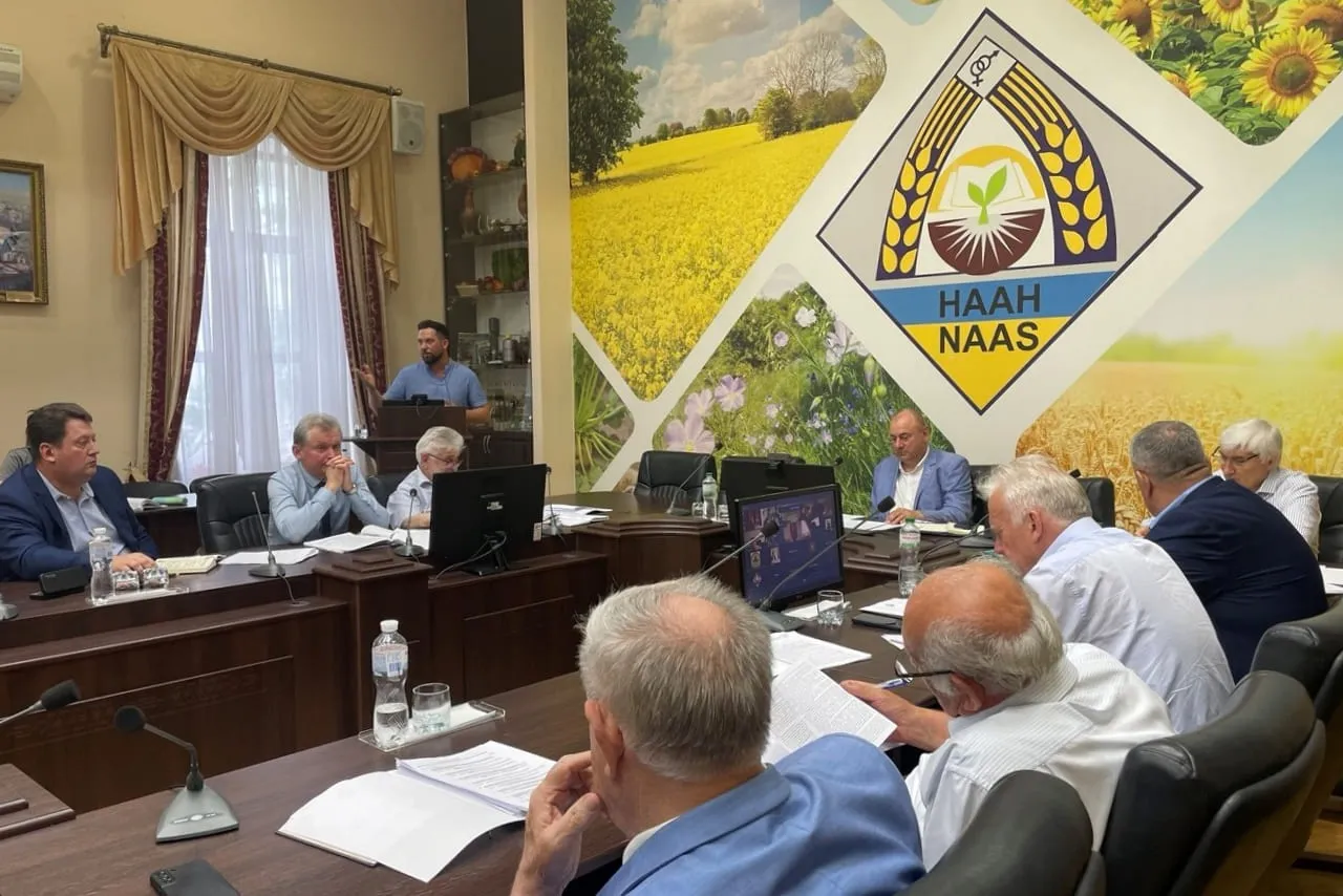 Коноплі проти забруднення ґрунтів і нові рішення для прикордоння: що обговорили в НААН